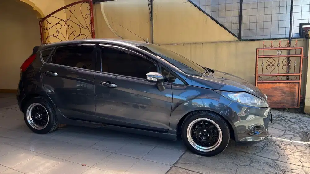 Dijual Cepat Ford Fiesta Trend 1.4 AT