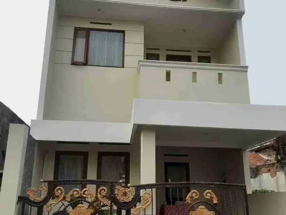 Rumah Bagus 2 Lantai Tengah kota area Bkr Buah batu dkt Turangga