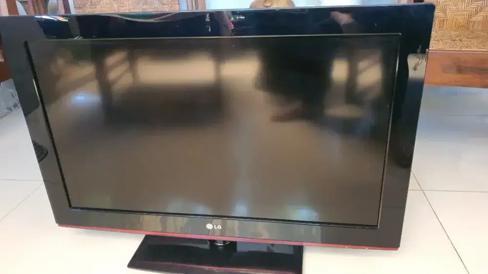 Tv layar LED hitam
