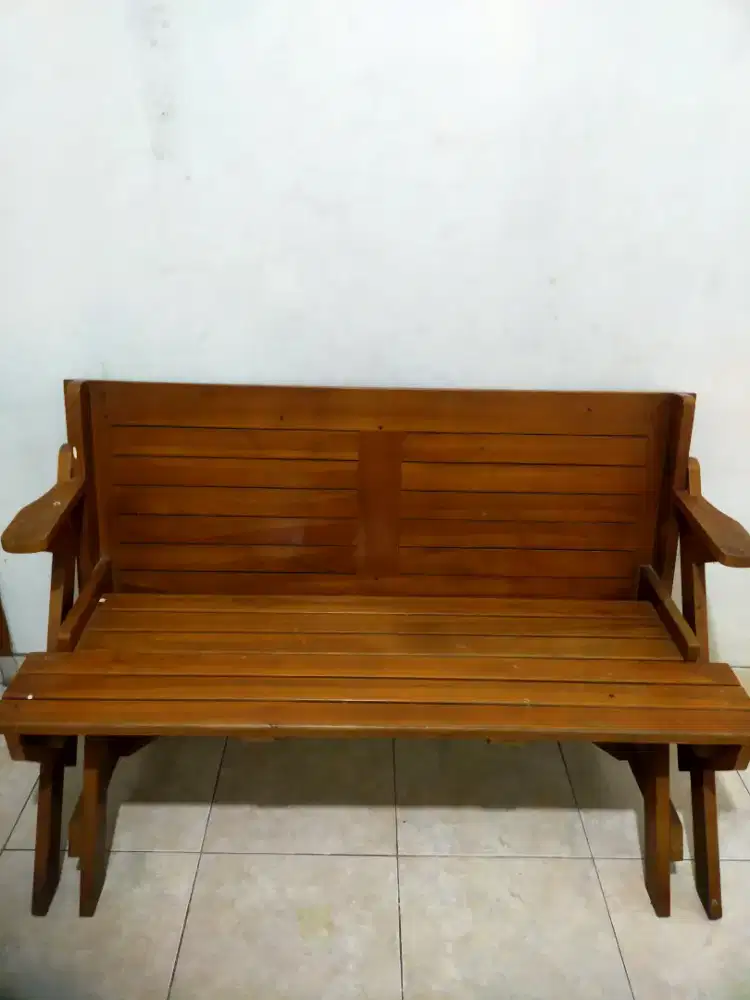 Meja lipat dari kayu jati