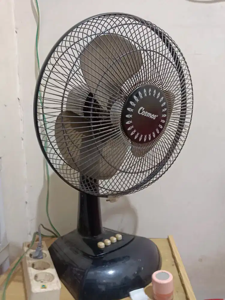 Kipas Angin Kecil Meja COSMOS 12-LDA