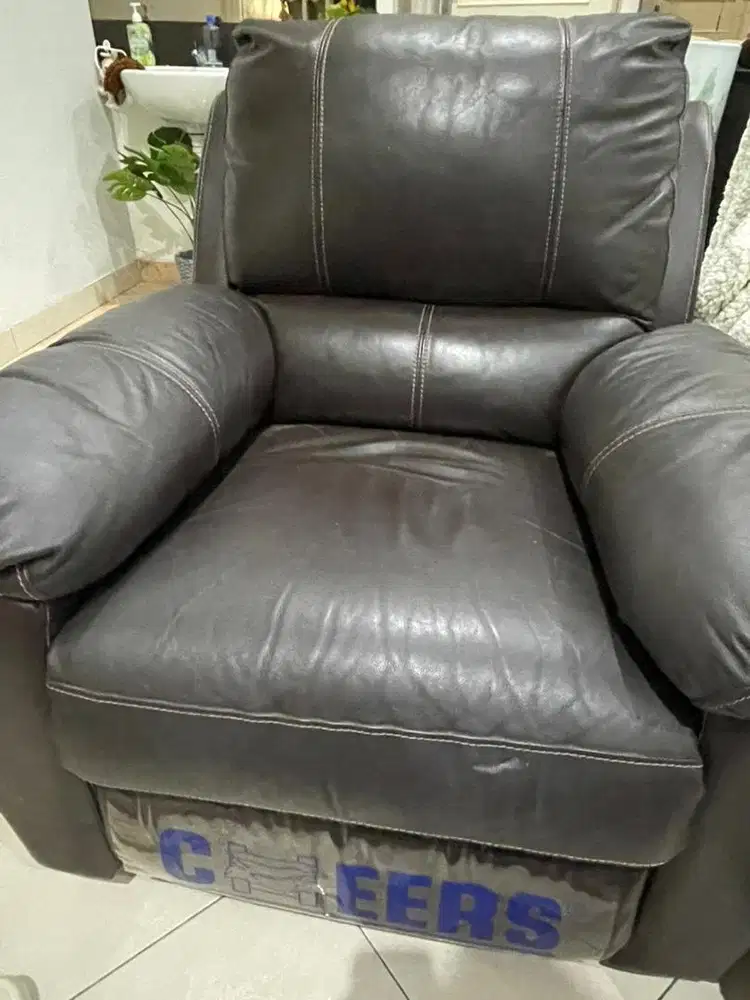 Sofa Merek Cheers dari Informa Coklat Tua
