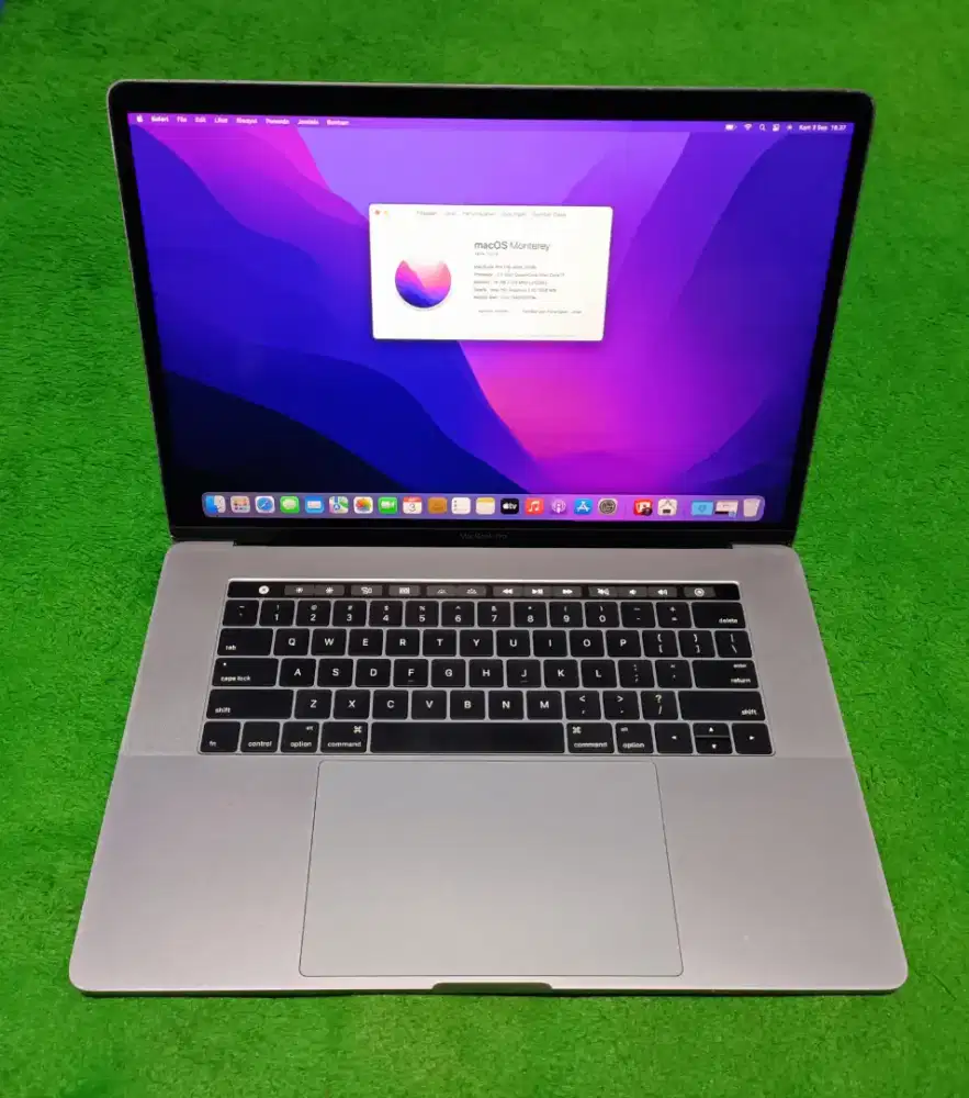 Apple MacBook Pro 2016 15inch i7 16/512 Grey Touchbar Dual VGA Murah