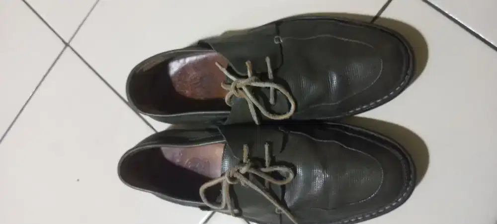 Sepatu merk clarks