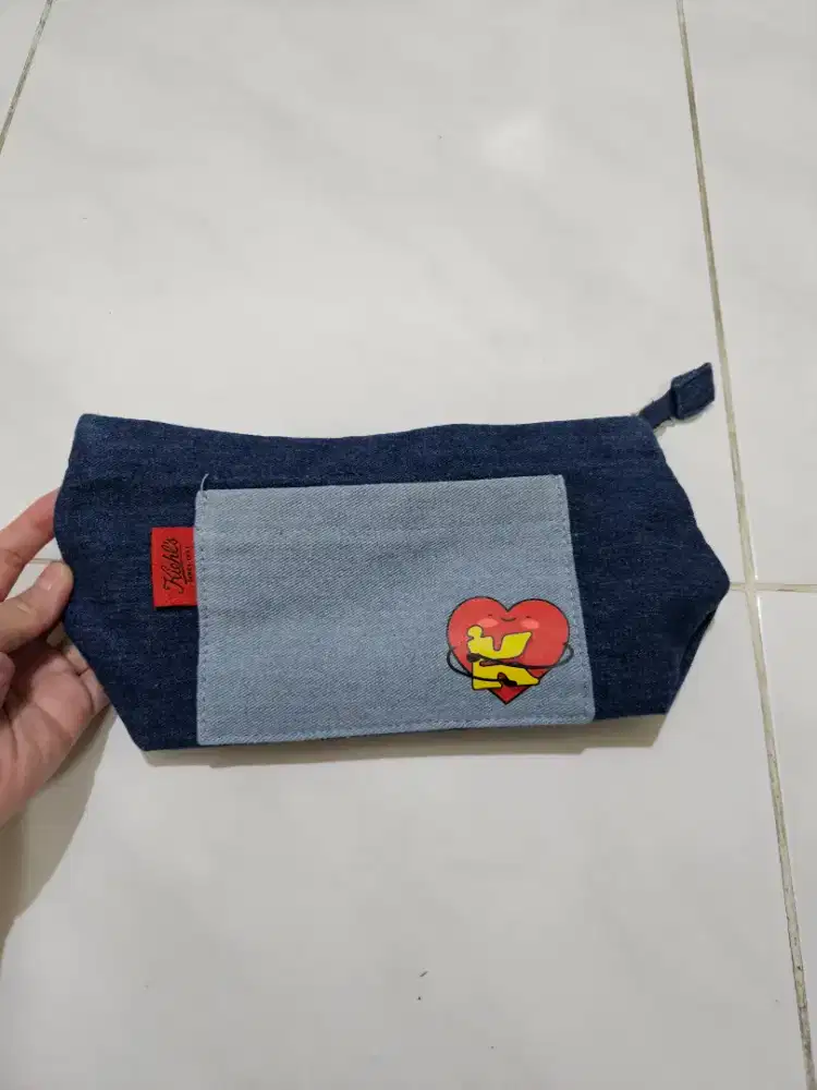 Dompet pouch Make up/ tempat make up/Tempat alat tulis