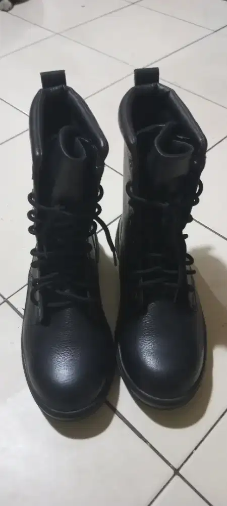 Sepatu merk blackrhino