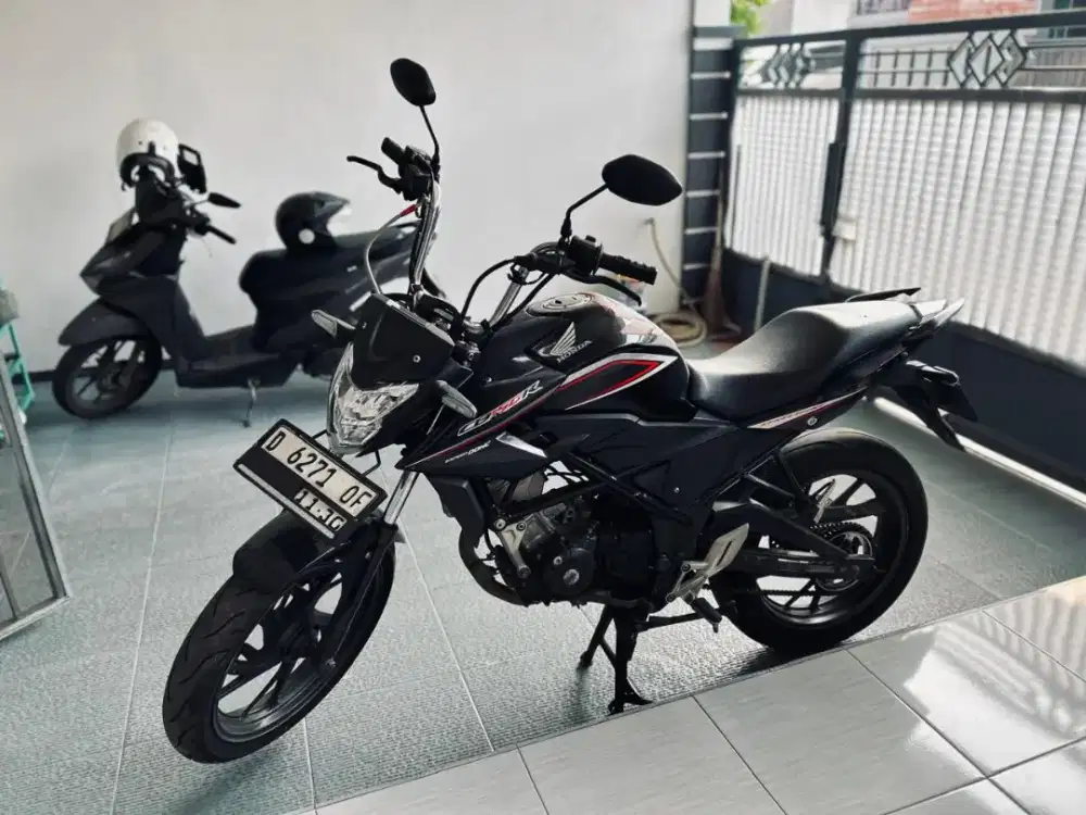 Honda CB150 R tahun 2015 Plat D