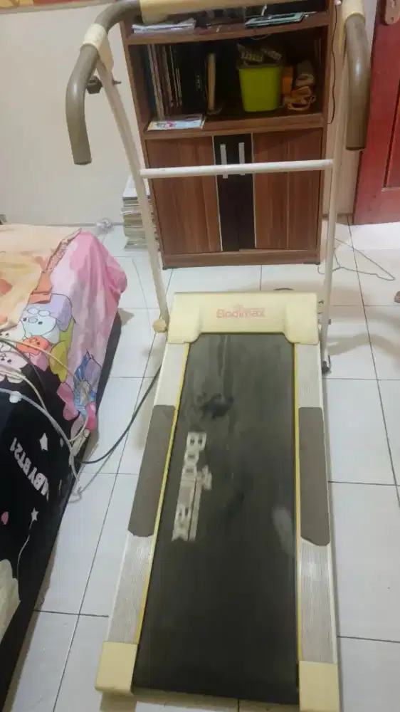 Alat olahraga treadmill