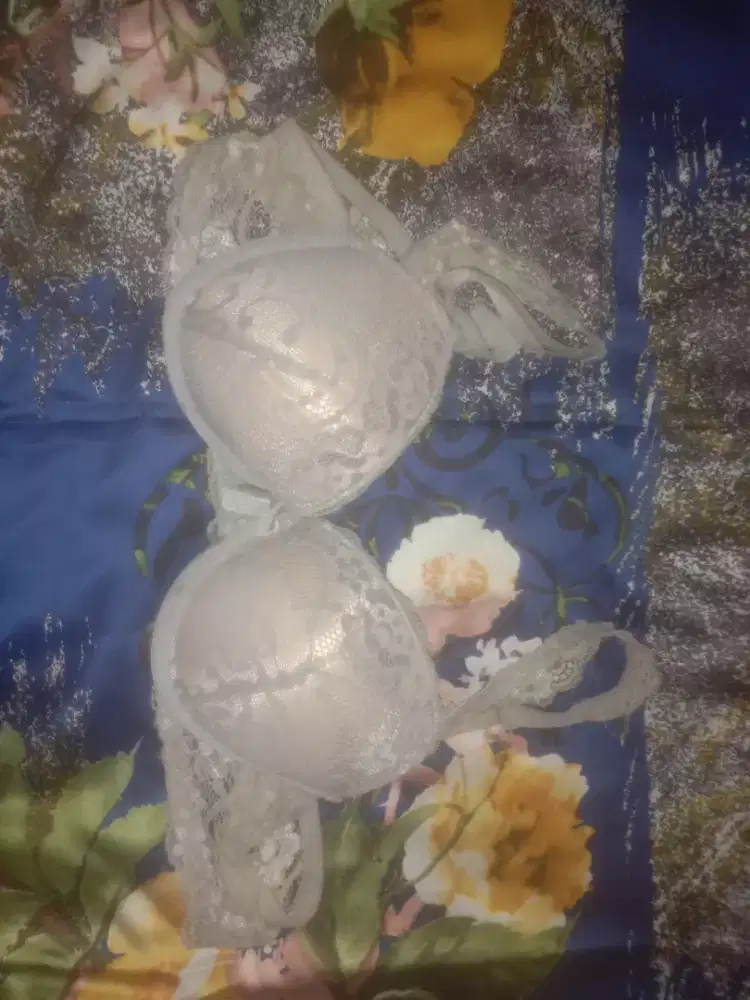 Bra busa berkawat