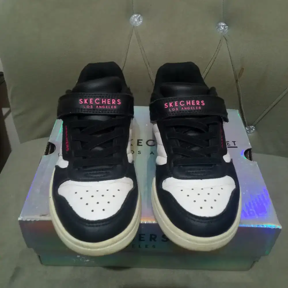 Sepatu Skechers Street UK 33