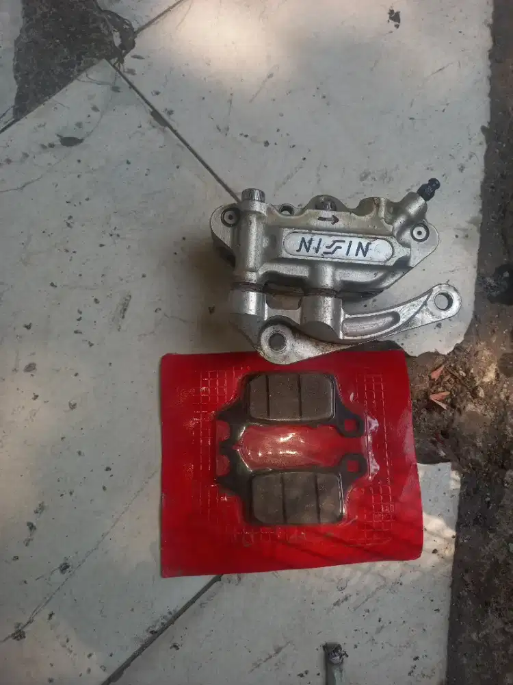 Braket rem depan + kampas