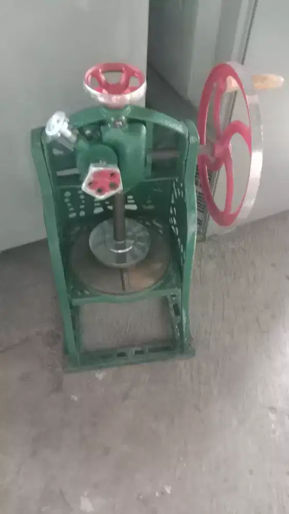 Serut es manual