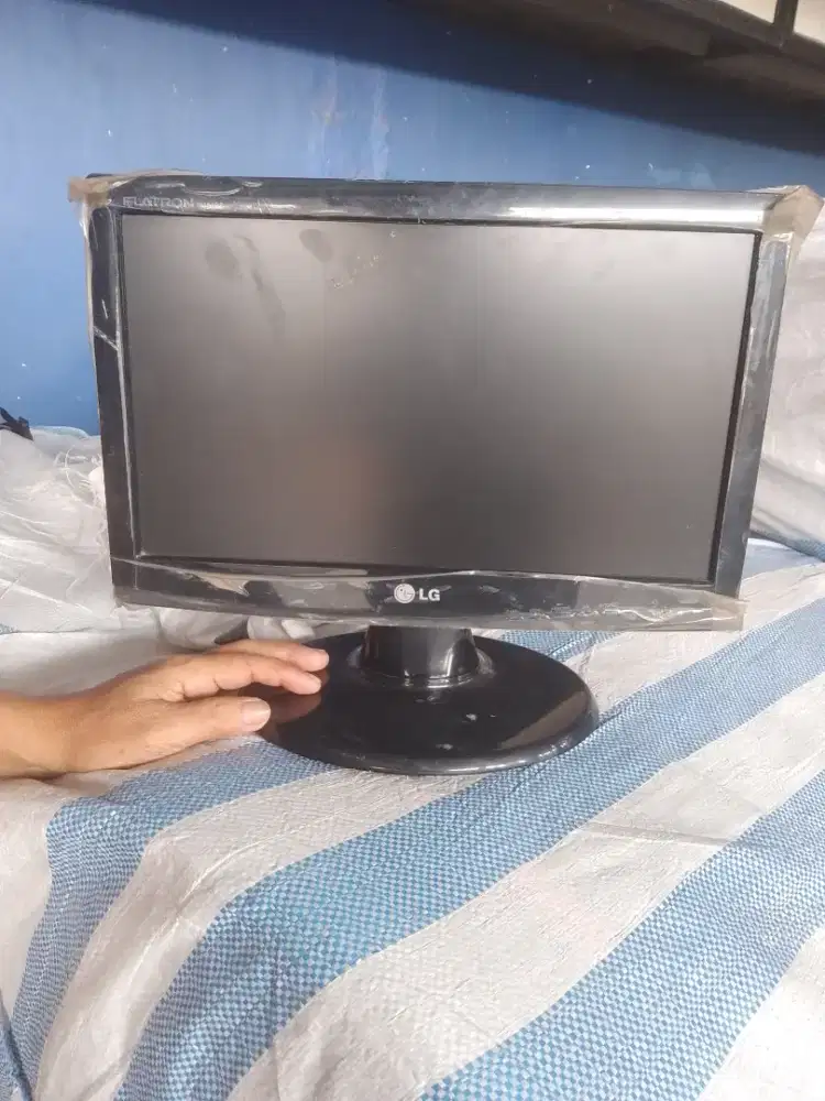 Monitor LG 16inch kondisi bekas