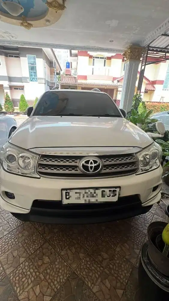 Fortuner TRD A/T 2011 Putih CASH