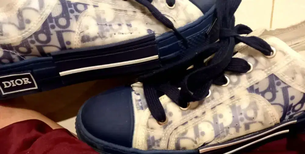 Sepatu Dior Bekas