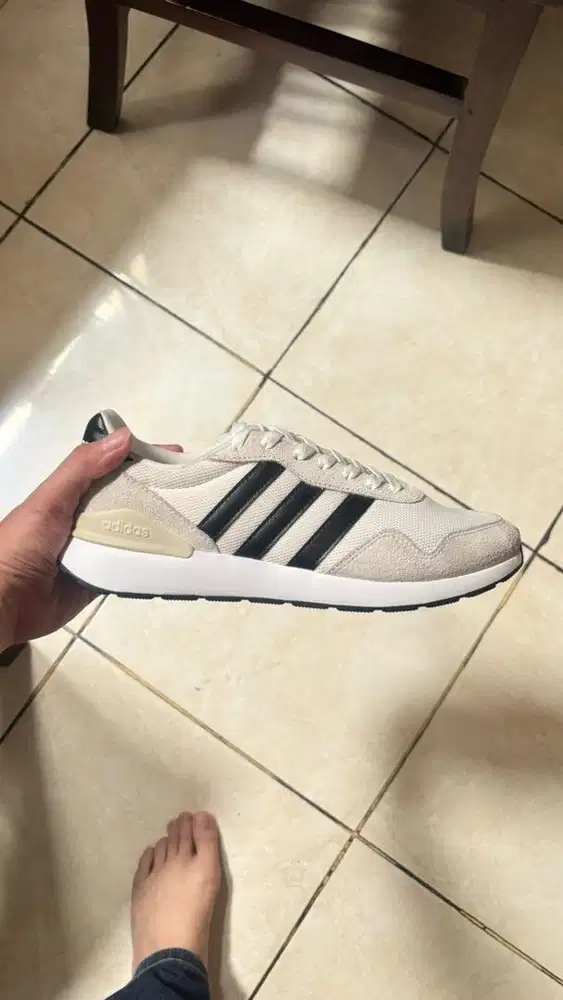 Sepatu Adidas ukuran 42 (NEW)