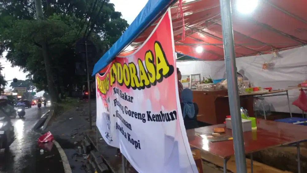 Tenda pecel lele dan peralatan dagang