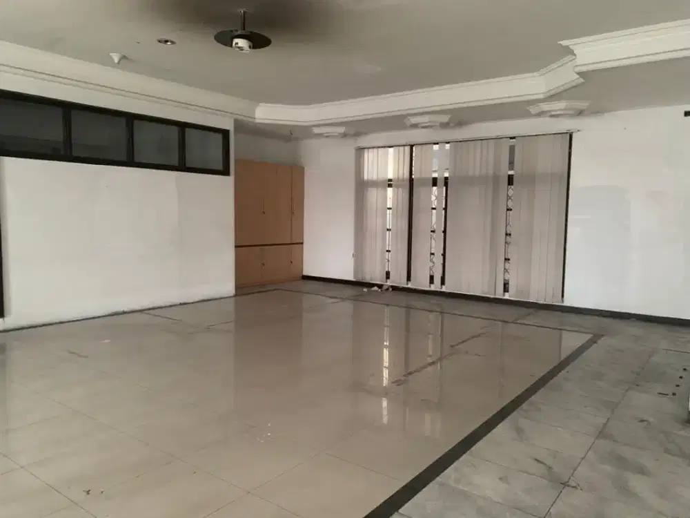 Rumah Raya Jemursari ex kantor luas 800m2 bangunan 2 lantai cocok buat komersial cafe, office, showroom