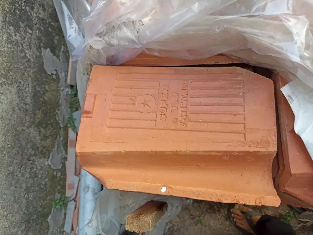 Kali ada yg minat genteng super Jatiwangi sisa kurang lebih 500 biji