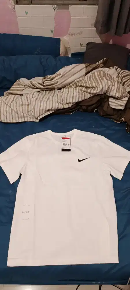 Kaos olahraga Nike size L
