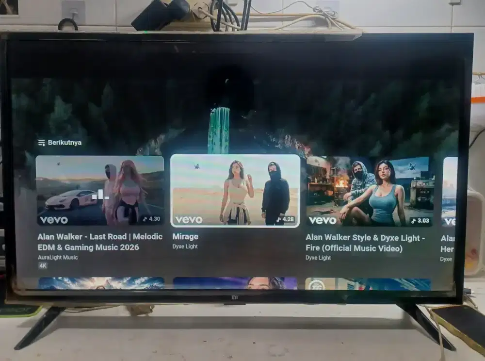 Tv bekas SMART TV ANDROID XIAOMI