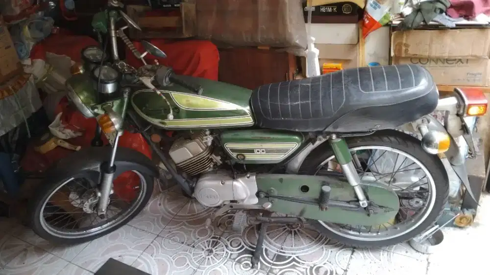 Yamaha RS100 2-Tak Klasik — Body Ijo Original, Surat Lengkap