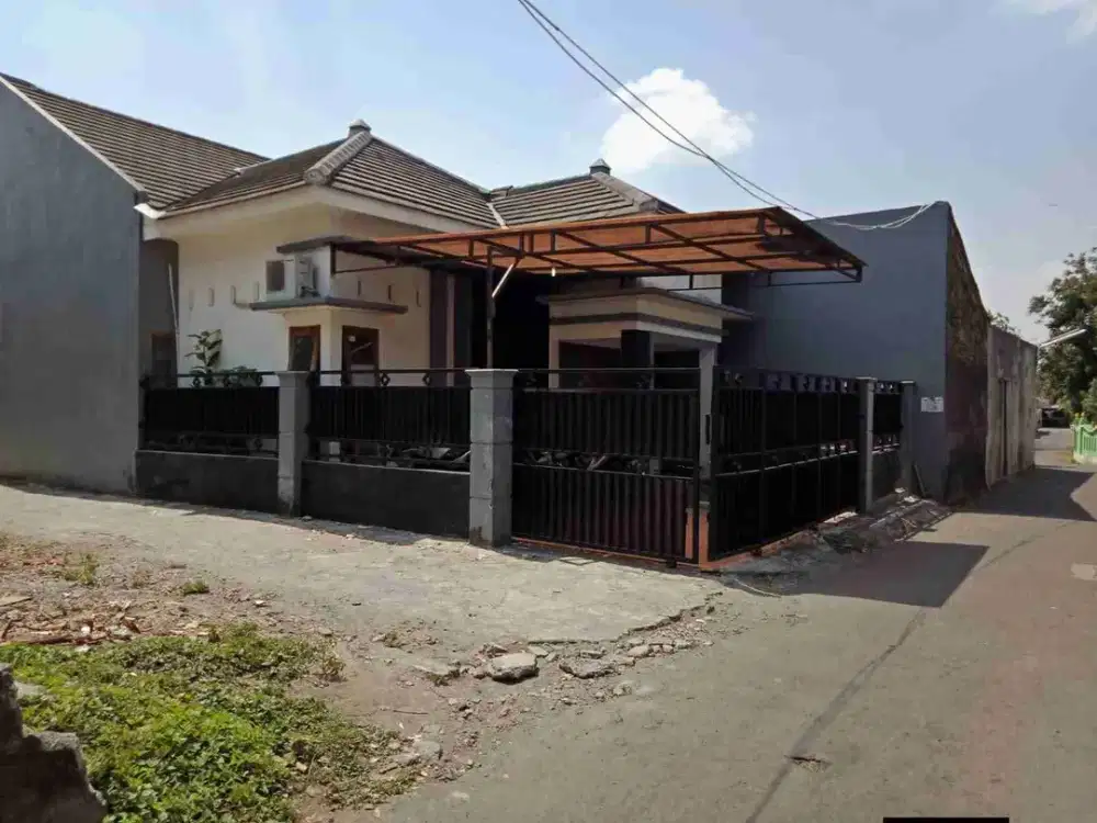 Rumah murah, strategis hanya 750 meterdari kampus UPN, dekat banyak kampus  STIE YKPN, ATMA JAYA, MERCU BUANA, saat ini sedang di kontrak Mahasiswa