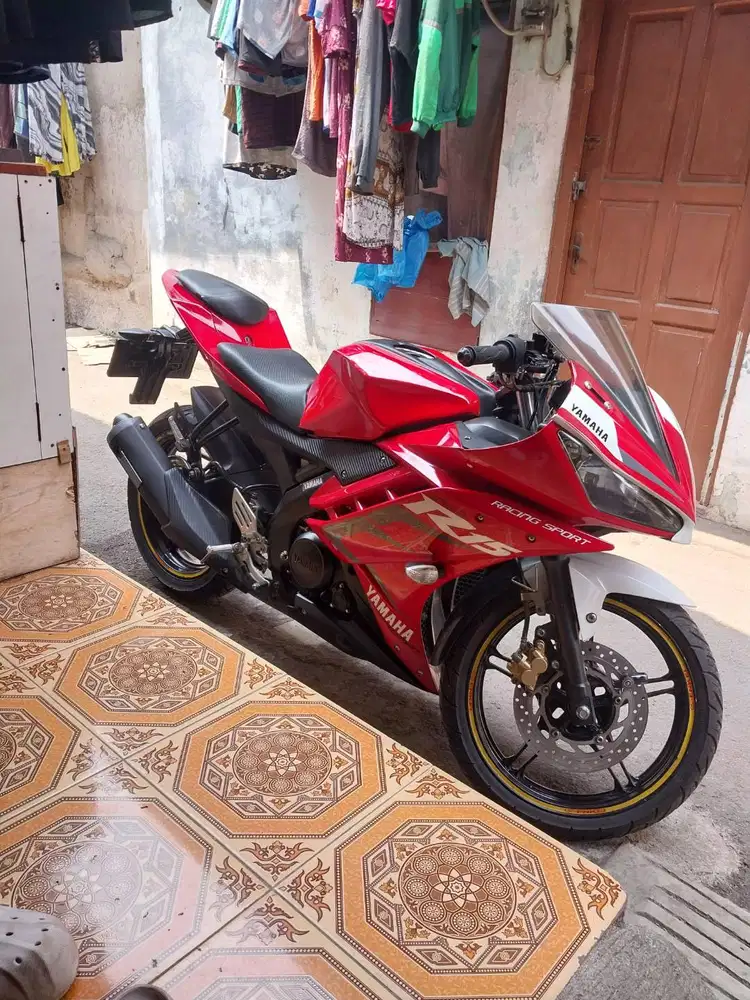 Dijual Yamaha YZF R15 tahun 2015