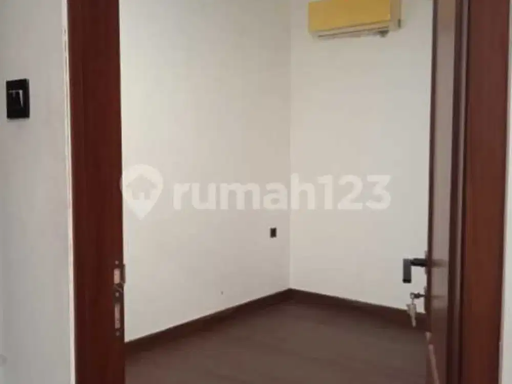 Rumah 2 Lantai Sudah Renovasi SHM di Cluster Navara Modernland