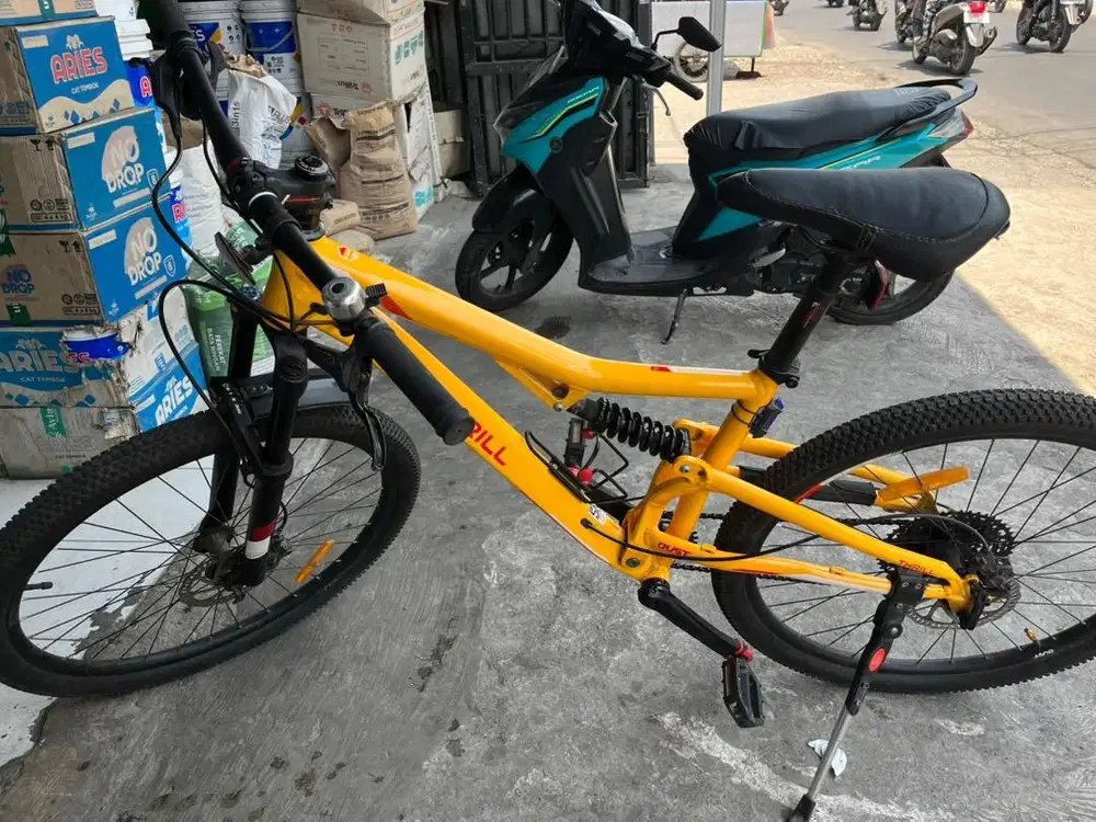Sepeda kuning Thrill