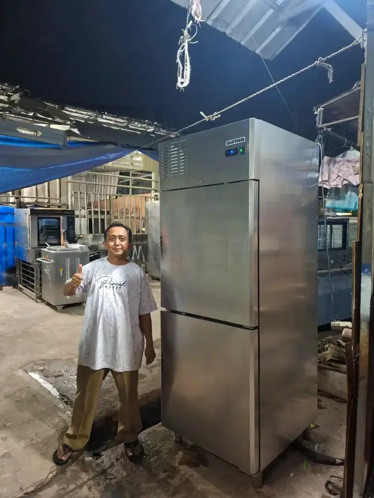 Mesin upright chiller 2 pintu merk Gafner pendingin makanan minuman