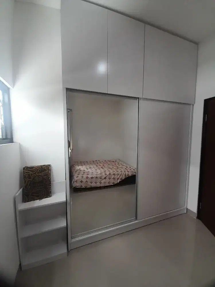 Lemari pintu geser