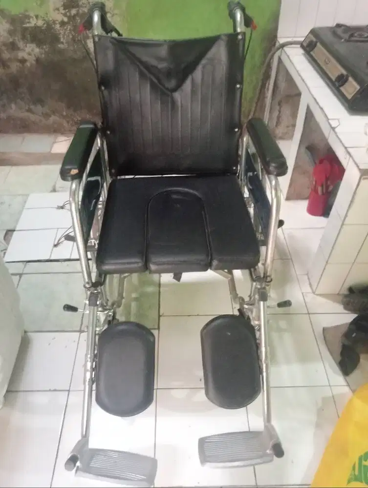 Kursi roda bekas
