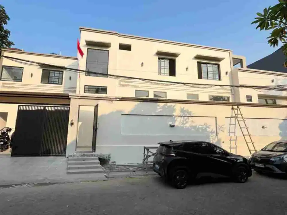 RUMAH BARU MEWAH DALAM KOMPLEK HANYA 800 M KE GANDARIA CITY