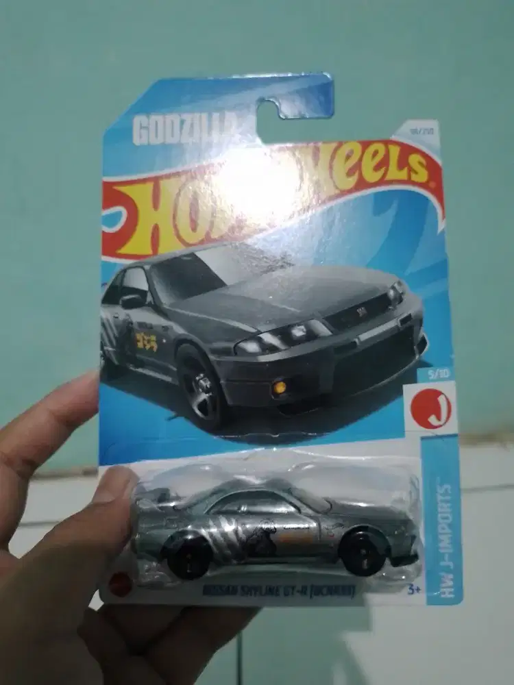 Nissan Skyline Gt-R (BCNR33) + Free protector
