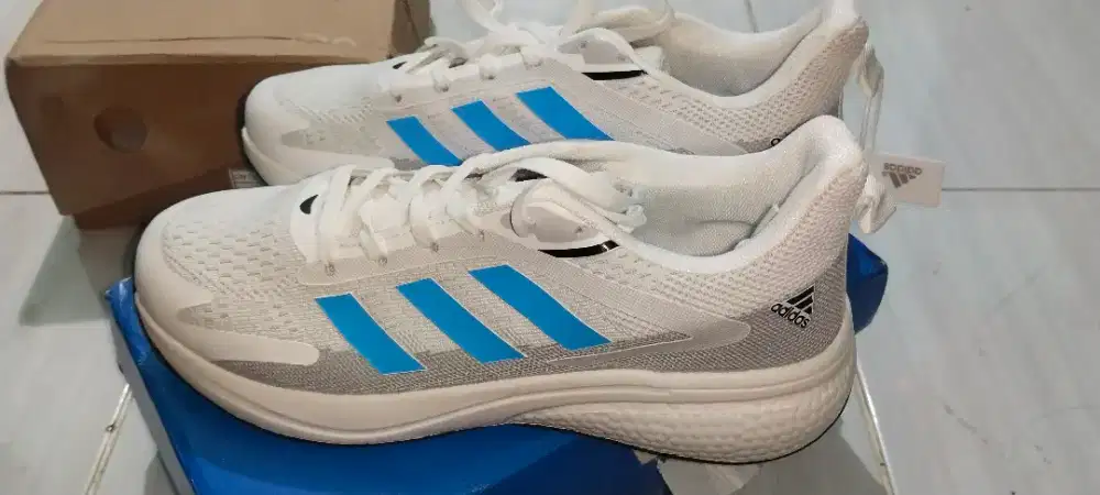Sepatu adidas ori