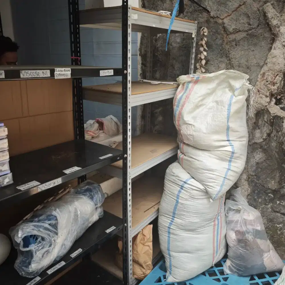 Rak besi tanpa baut cocok buat gudang jualan