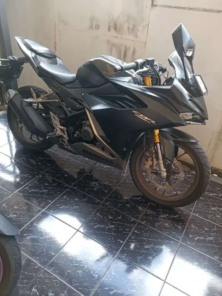 Jual motor CBR 150R ABS 2023 istimewa