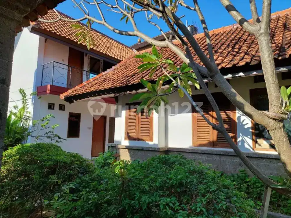 Rumah Luas Dan Strategis Di Dekat Renon