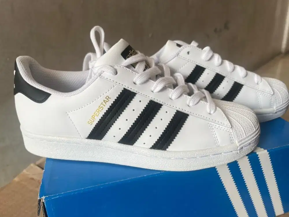 ADIDAS SUPERSTAR White
