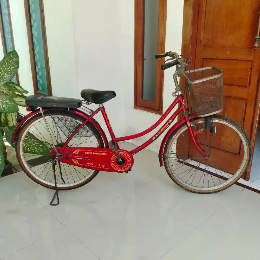 Sepeda Ontel Phoenix Size 26 warna merah partmasih bawaan semua