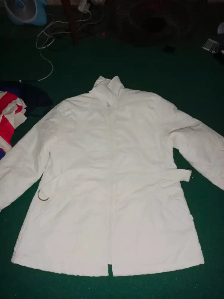 jaket putih bekas kondisi bagus