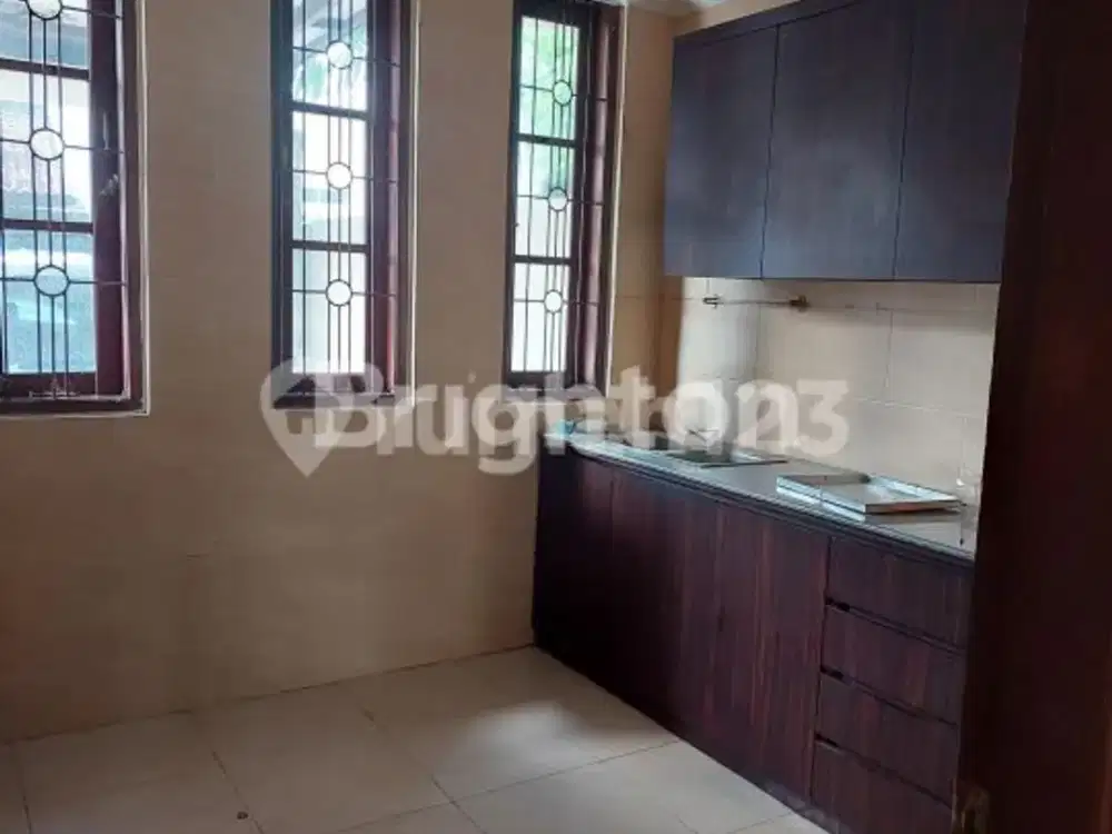 Rumah Strategis Dekat Nuris 2 Lantai 200 Meter2 Jl Mertanadi Kerobokan Bali
