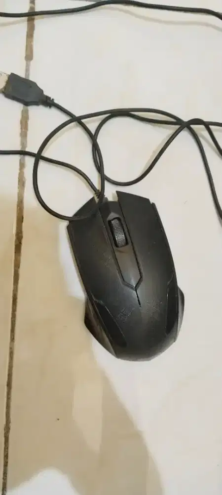 Mouse gaming hitam