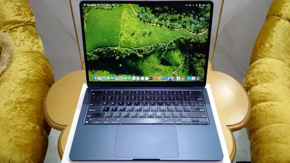 Macbook Air 2022 M2 Super Slim Kuliah Editing Zoom Ram 8GB SSD 256GB
