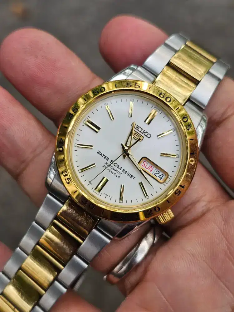 Seiko 5 Automatic Two-Tone: Klasik Elegan untuk Pria Modern
