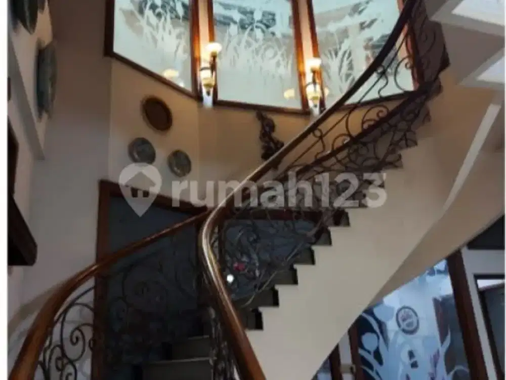Rumah Mewah 2 Lantai Siap Huni di Duren Sawit, Jakarta Timur
