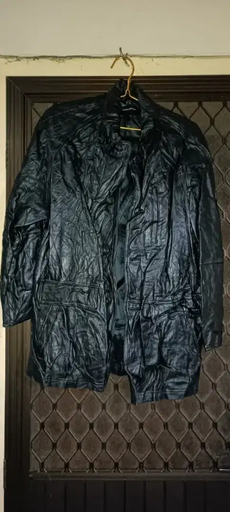 Jaket kulit asli masih utuh cuma kusut aja