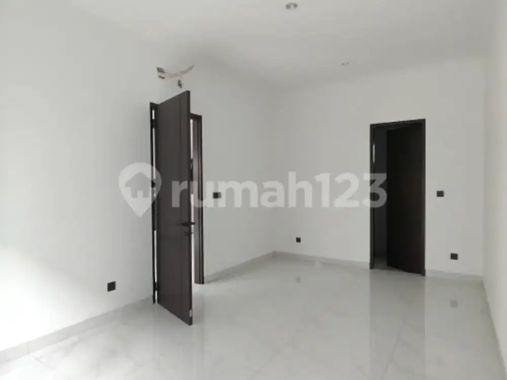 Jual Cepat Rumah Baru Mewah Posisi Hoek di The Icon, Cosmo - BSD City Tangerang