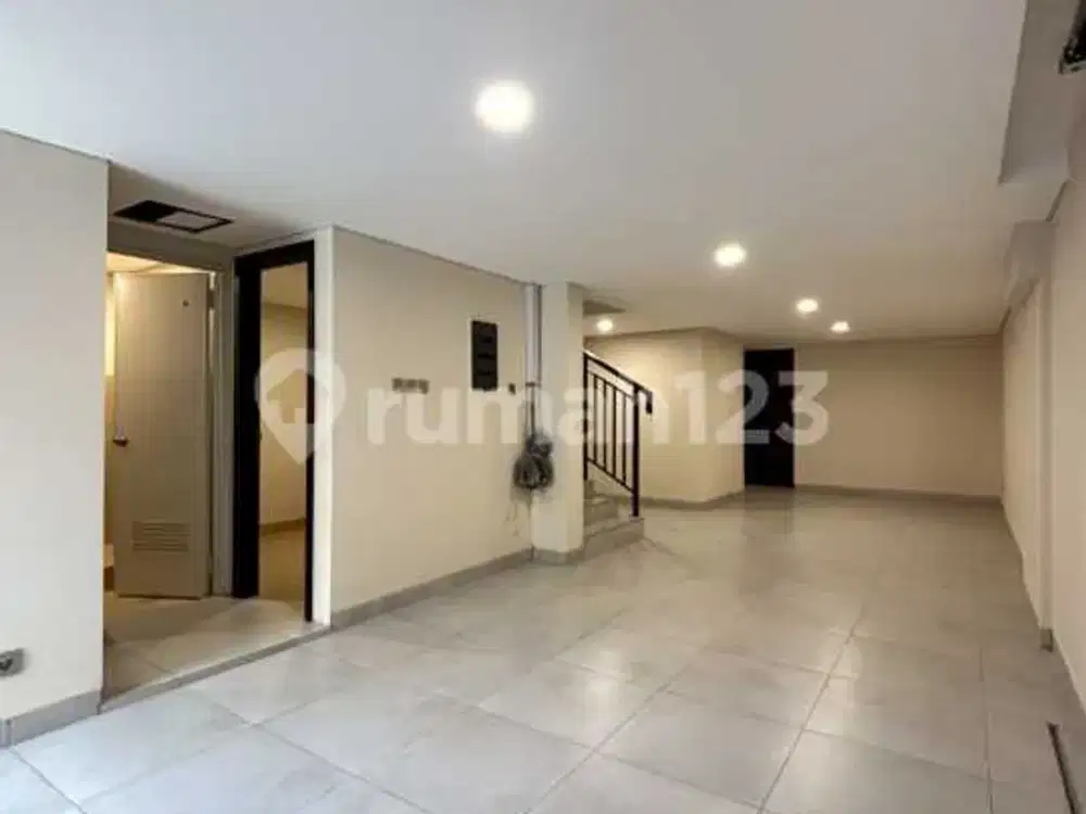 Brand New! Townhouse Mewah Lokasi Premium di Pondok Indah - Jakarta Selatan